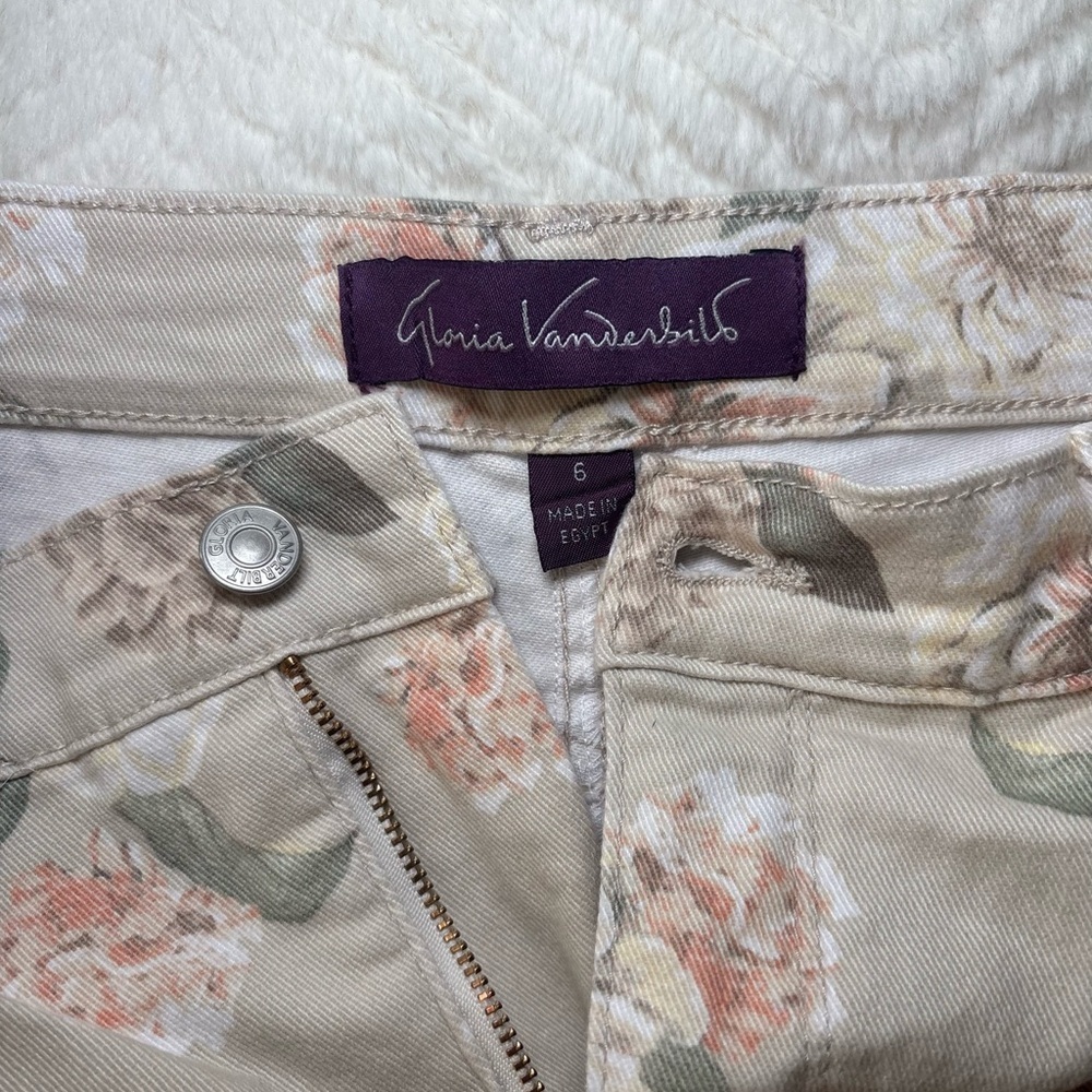 Gloria Vanderbilt Beige Floral Pants - Picture 2 of 2